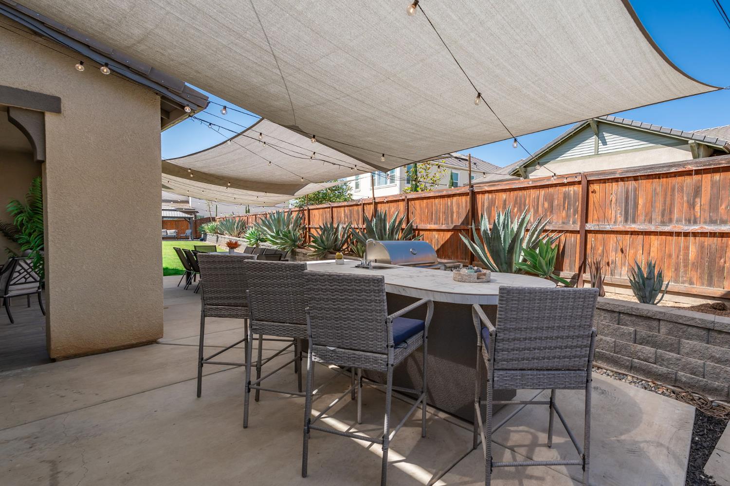587 Spring St W, Madera, CA 93636