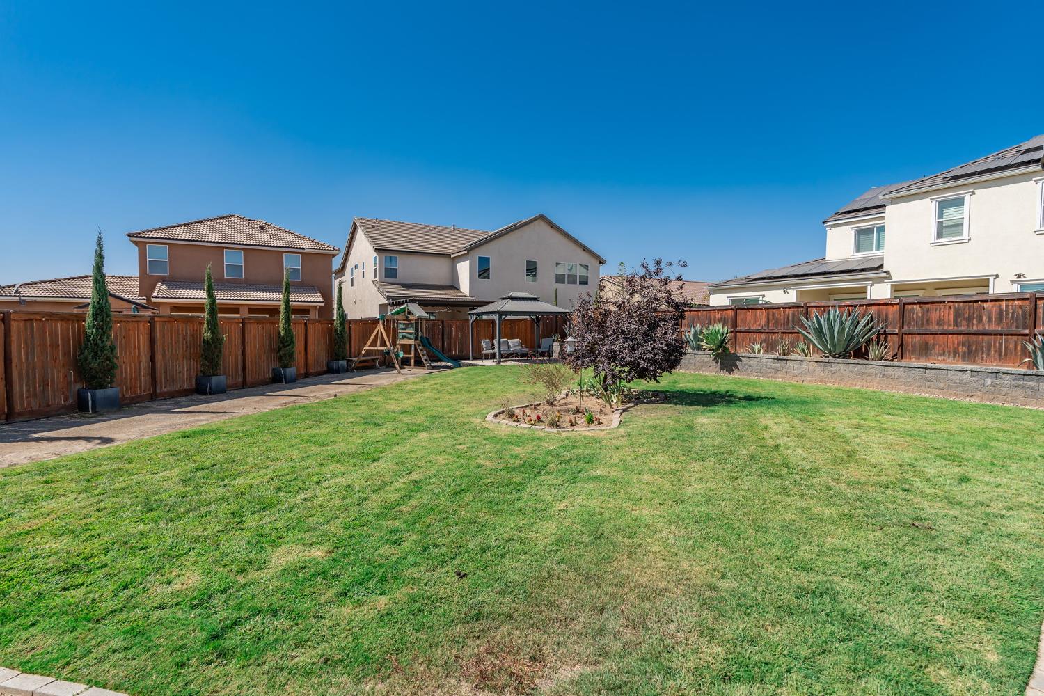 587 Spring St W, Madera, CA 93636