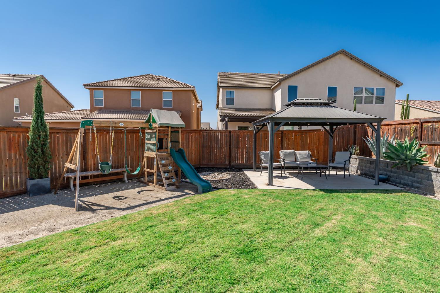 587 Spring St W, Madera, CA 93636