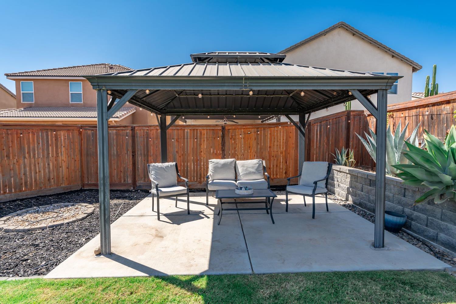 587 Spring St W, Madera, CA 93636