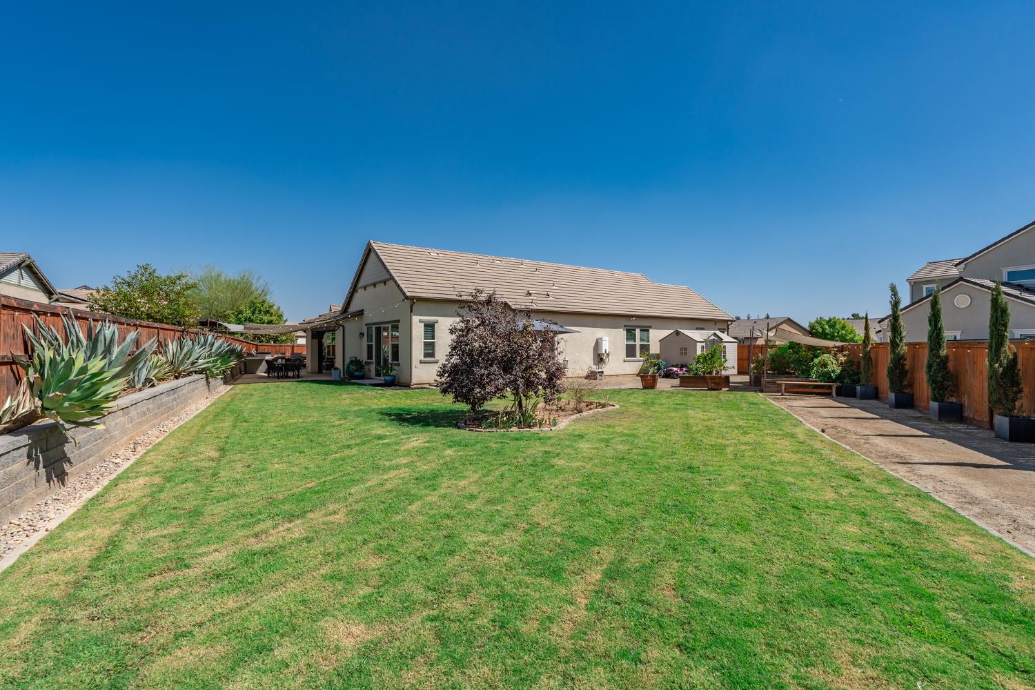 587 Spring St W, Madera, CA 93636