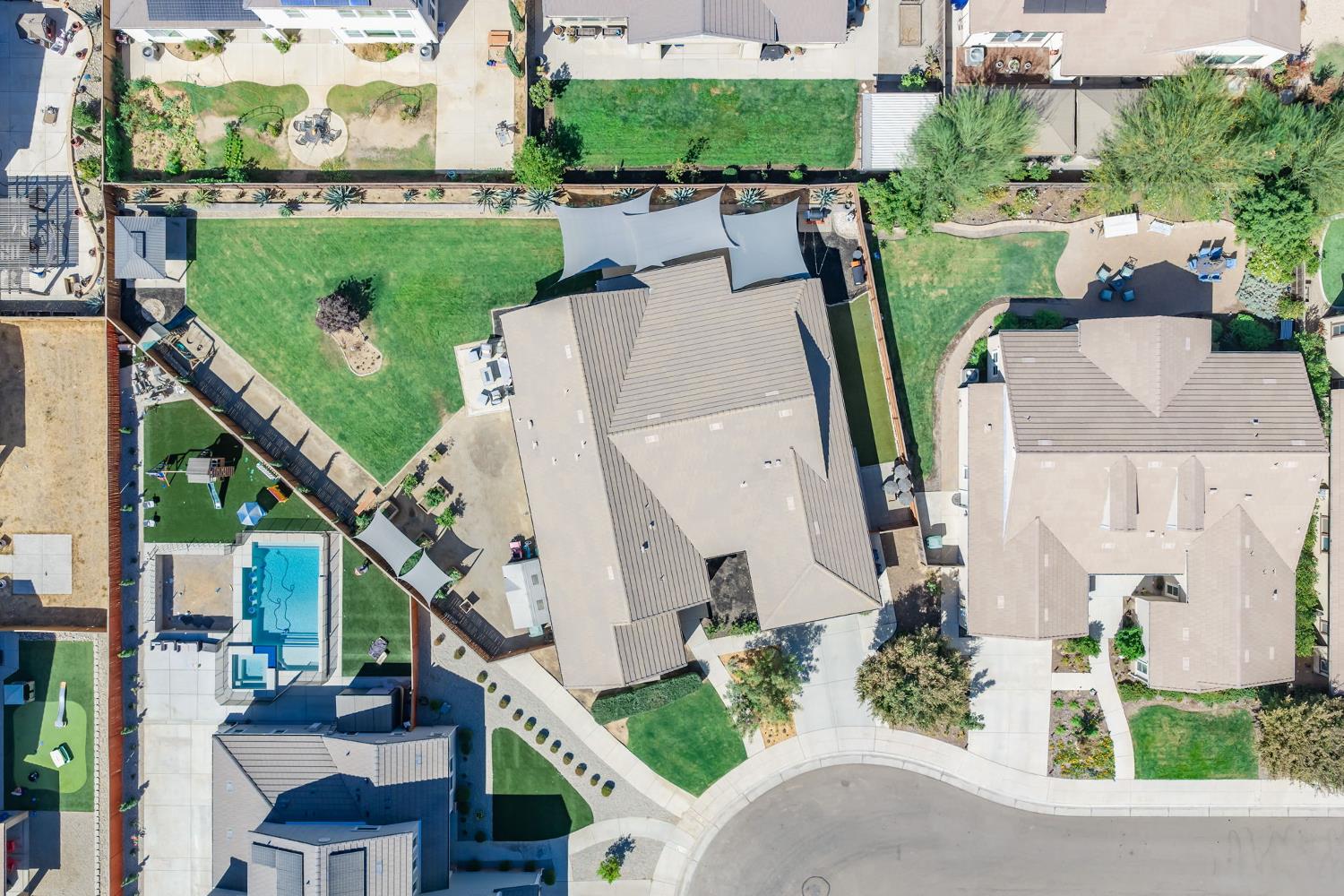 587 Spring St W, Madera, CA 93636