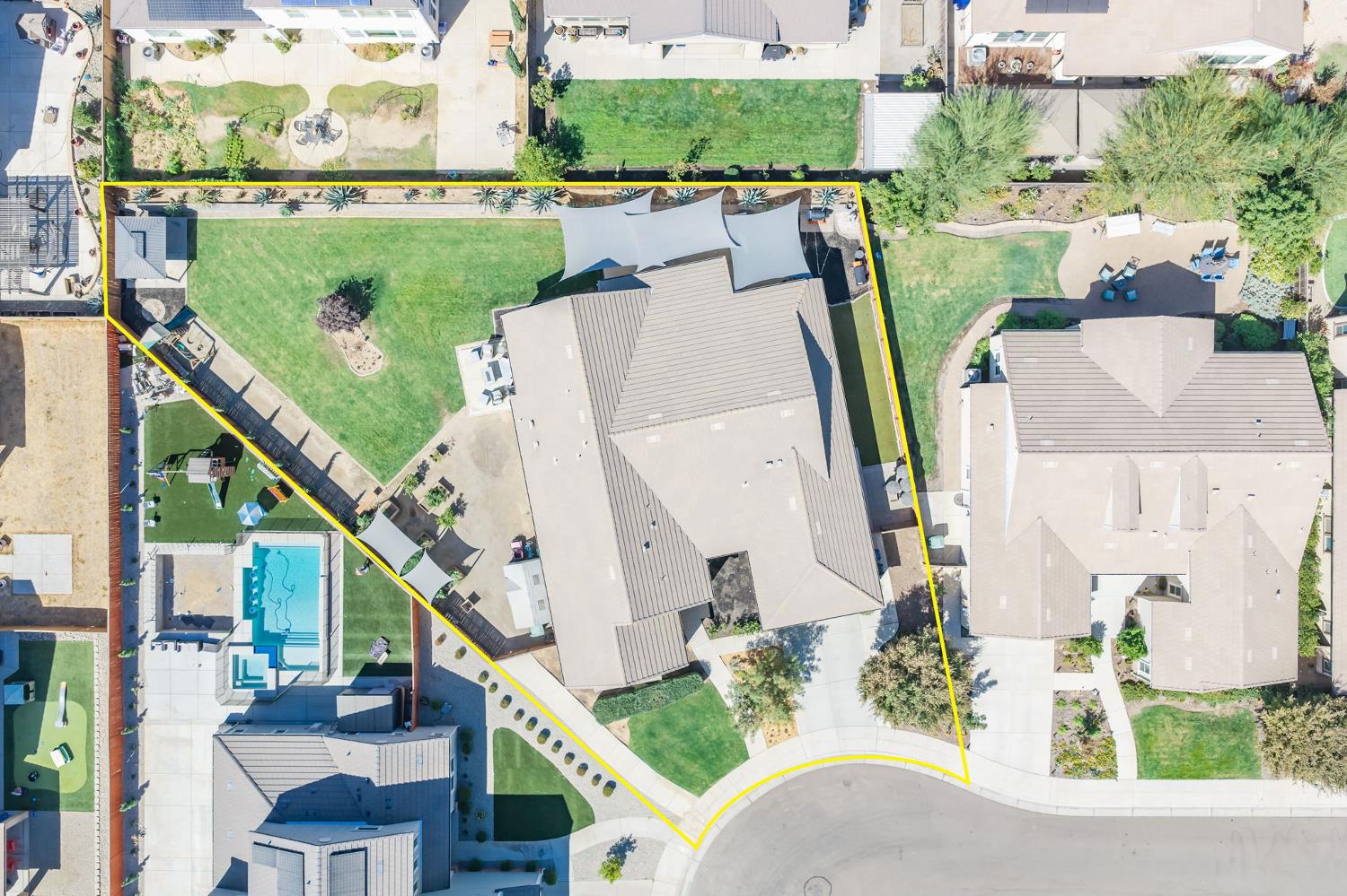 587 Spring St W, Madera, CA 93636