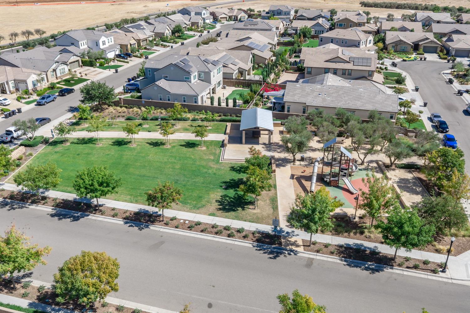 587 Spring St W, Madera, CA 93636