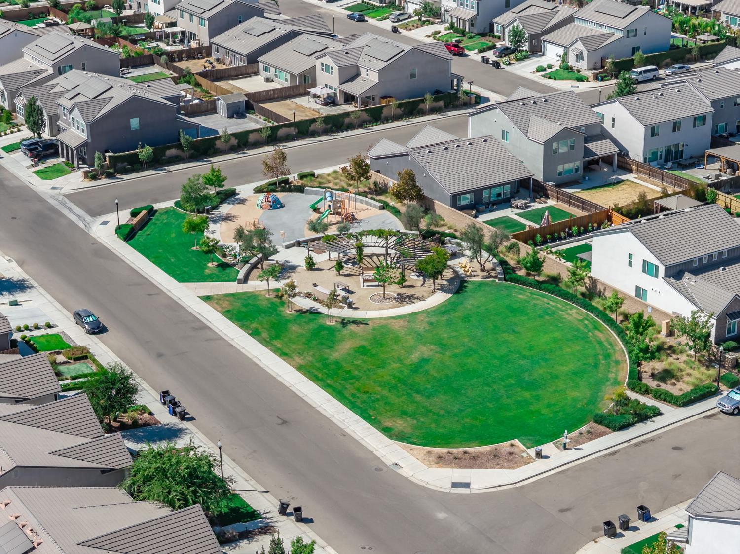 587 Spring St W, Madera, CA 93636