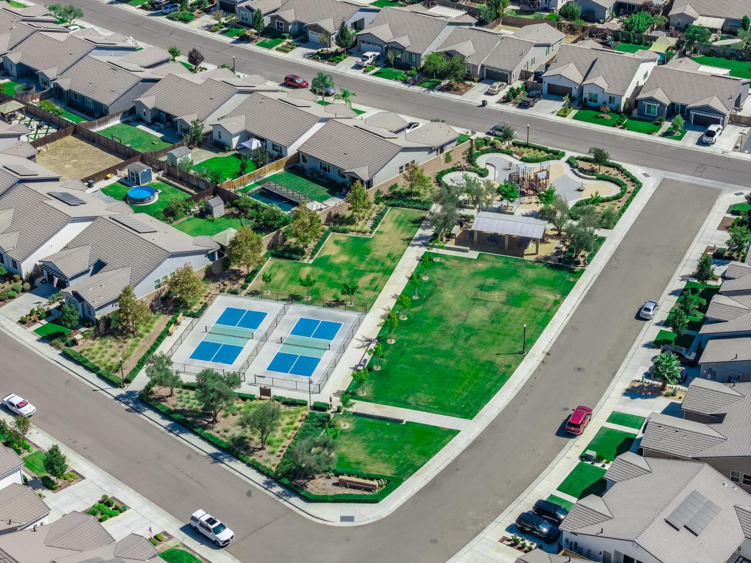 587 Spring St W, Madera, CA 93636