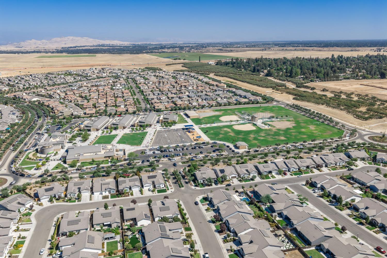 587 Spring St W, Madera, CA 93636