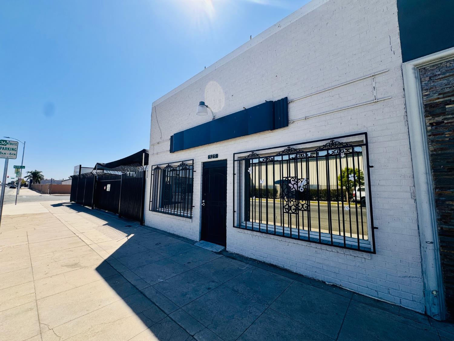 525 E 19th St, Bakersfield, CA 93305