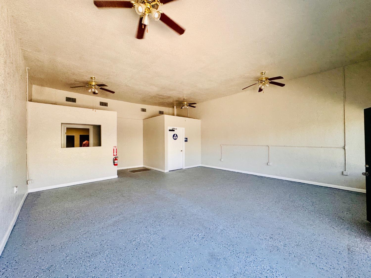 525 E 19th St, Bakersfield, CA 93305