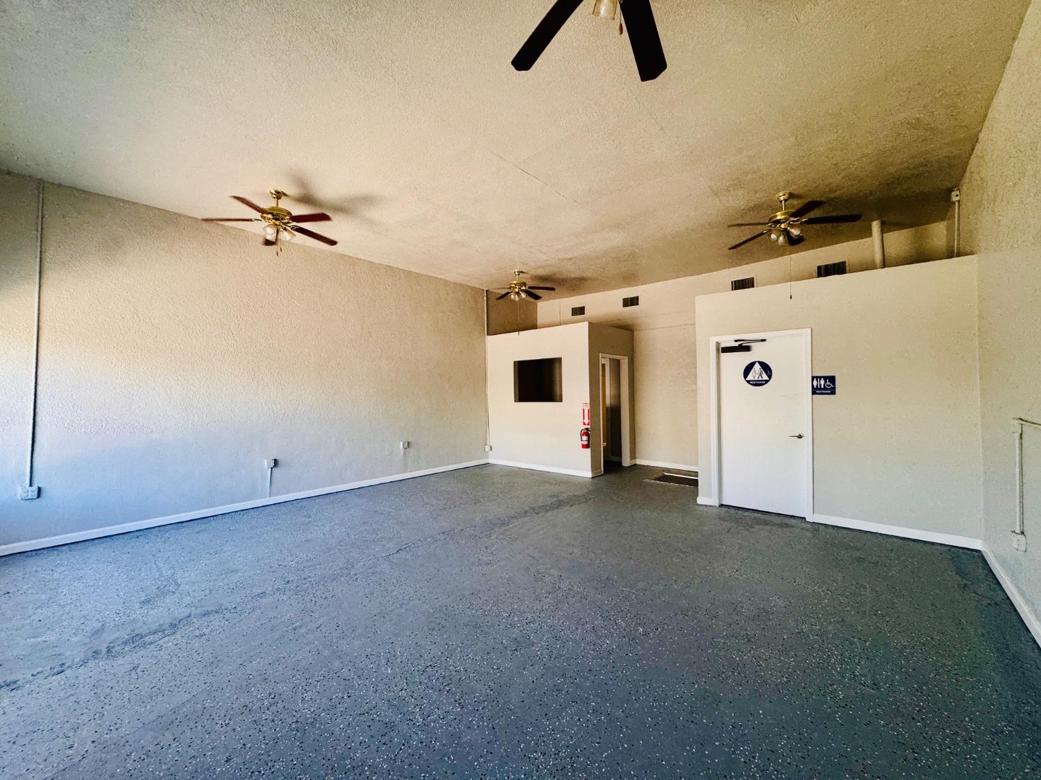 525 E 19th St, Bakersfield, CA 93305