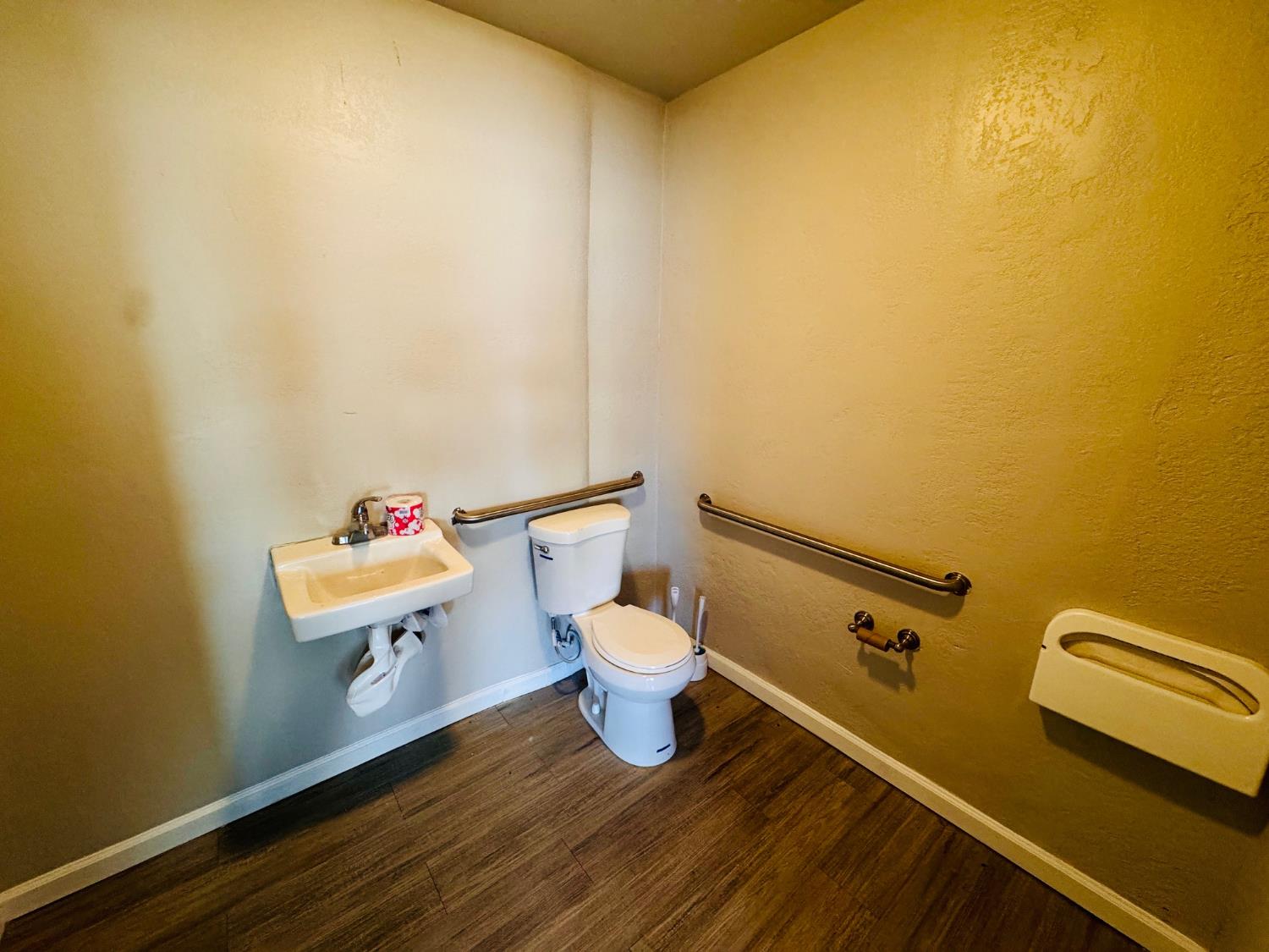 525 E 19th St, Bakersfield, CA 93305