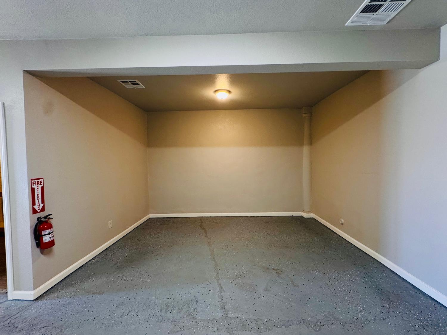 525 E 19th St, Bakersfield, CA 93305
