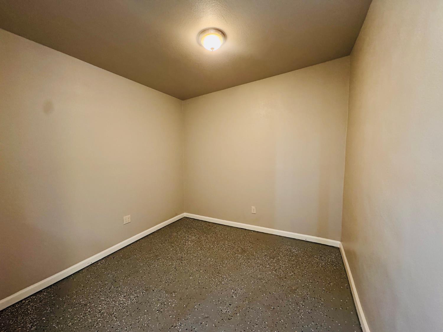 525 E 19th St, Bakersfield, CA 93305