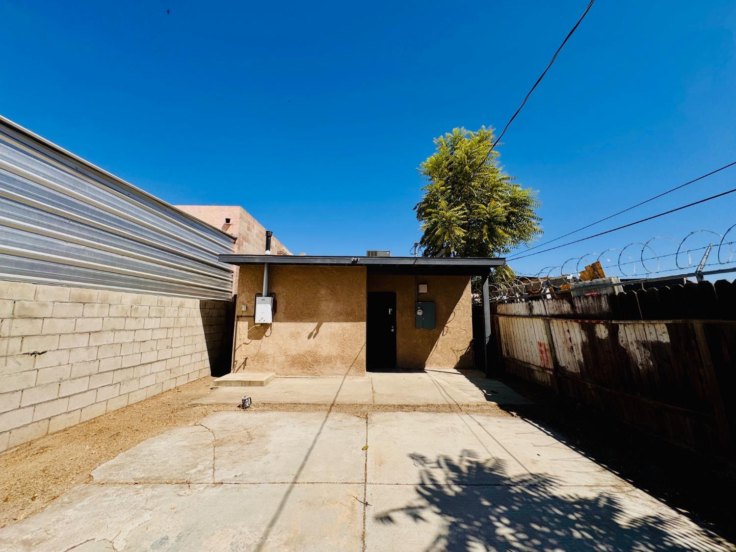525 E 19th St, Bakersfield, CA 93305