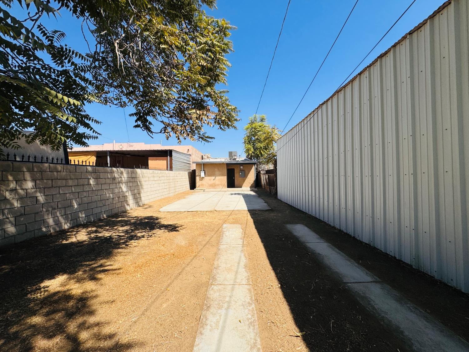 525 E 19th St, Bakersfield, CA 93305