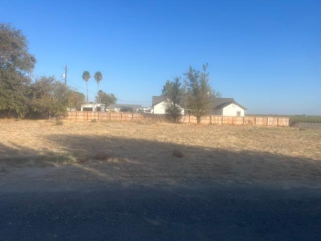 147 N St, Firebaugh, CA 93622