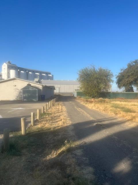 147 N St, Firebaugh, CA 93622