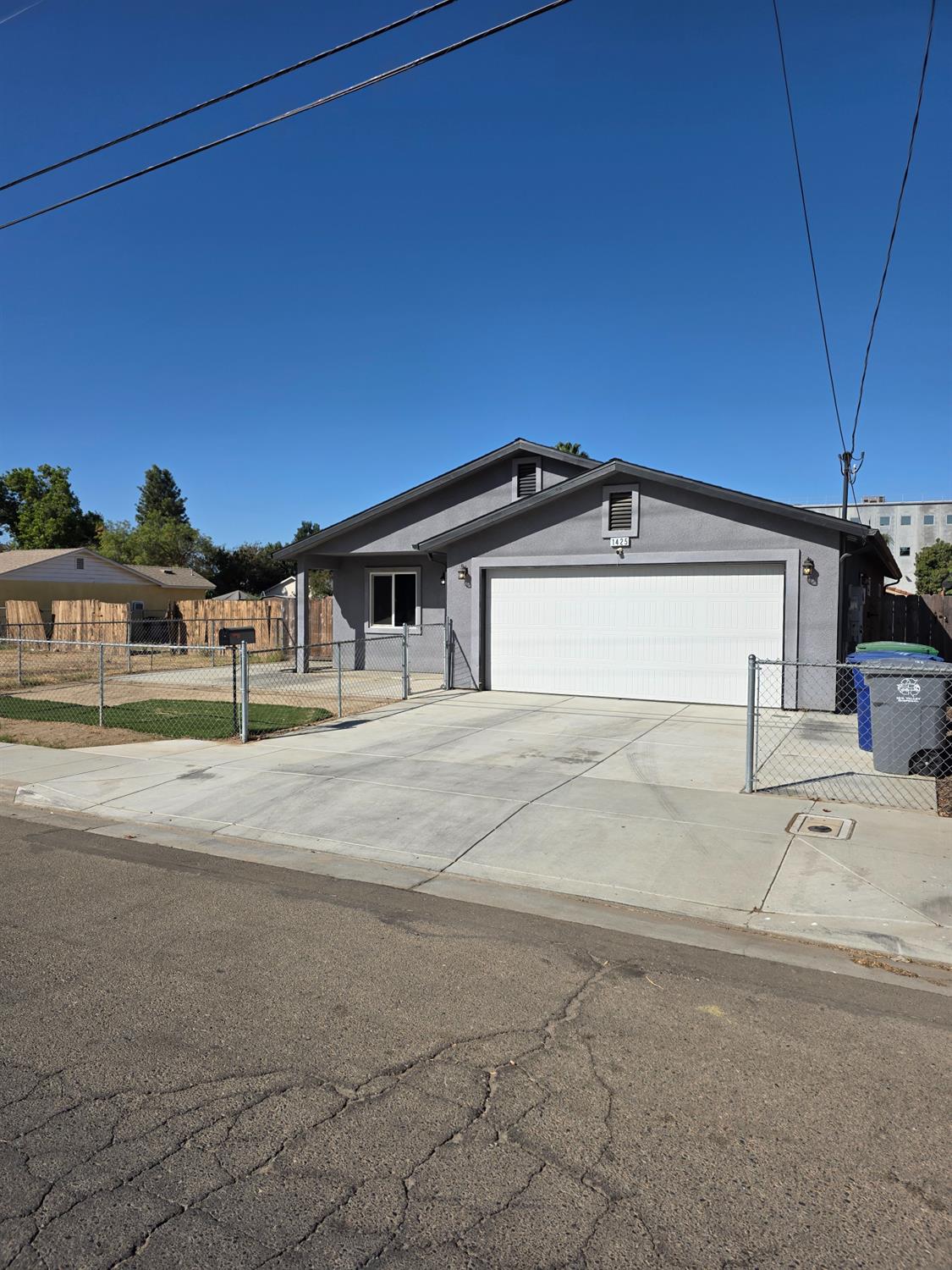 1425 J Street, Sanger, CA 93657