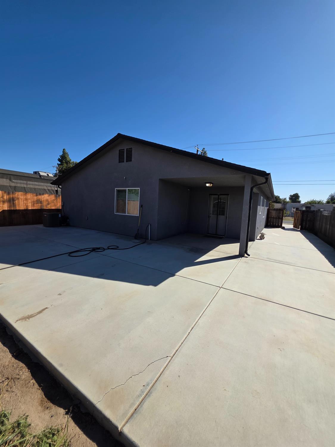 1425 J Street, Sanger, CA 93657