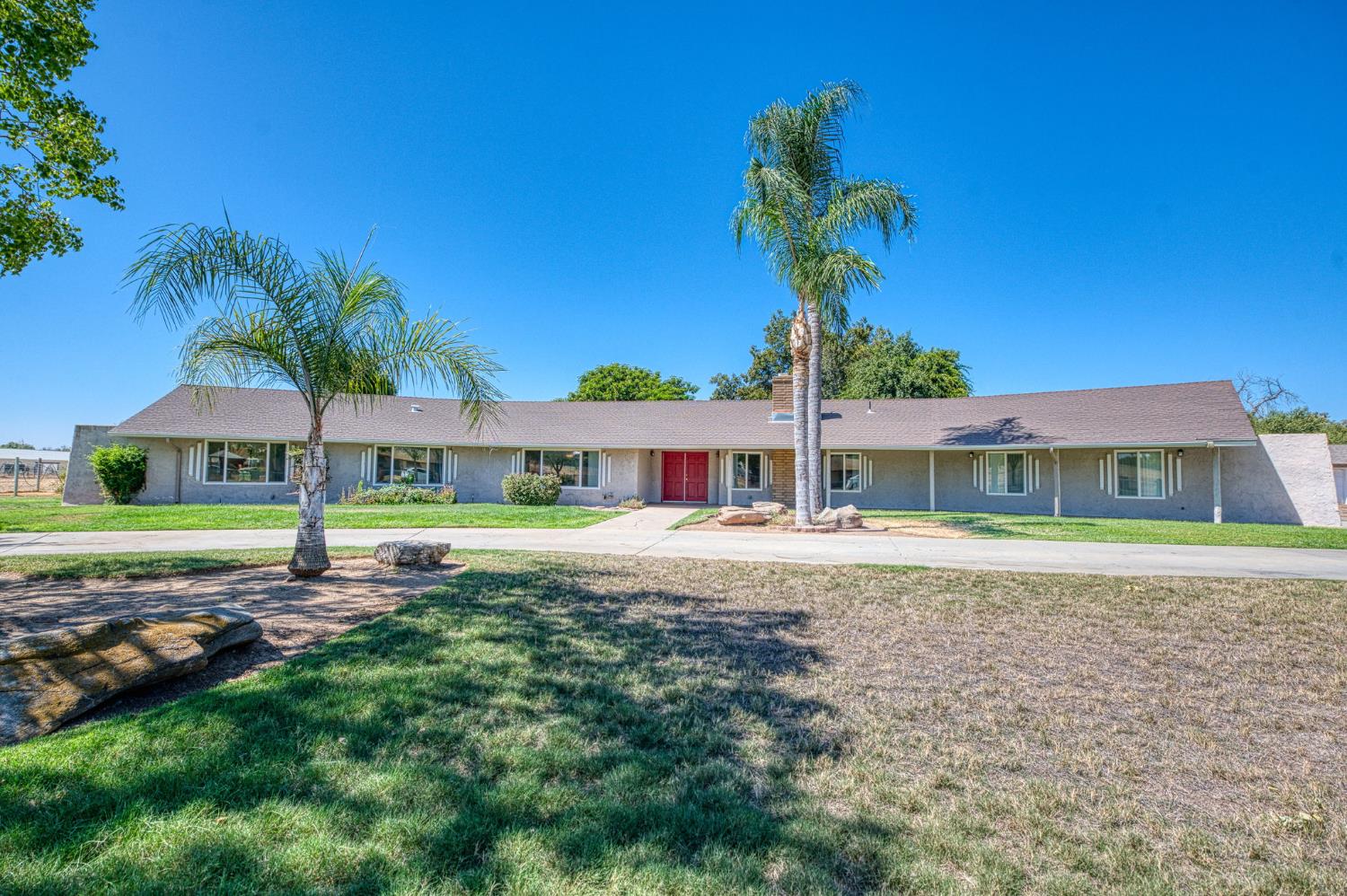 10763 E Ashlan Ave, Sanger, CA 93657