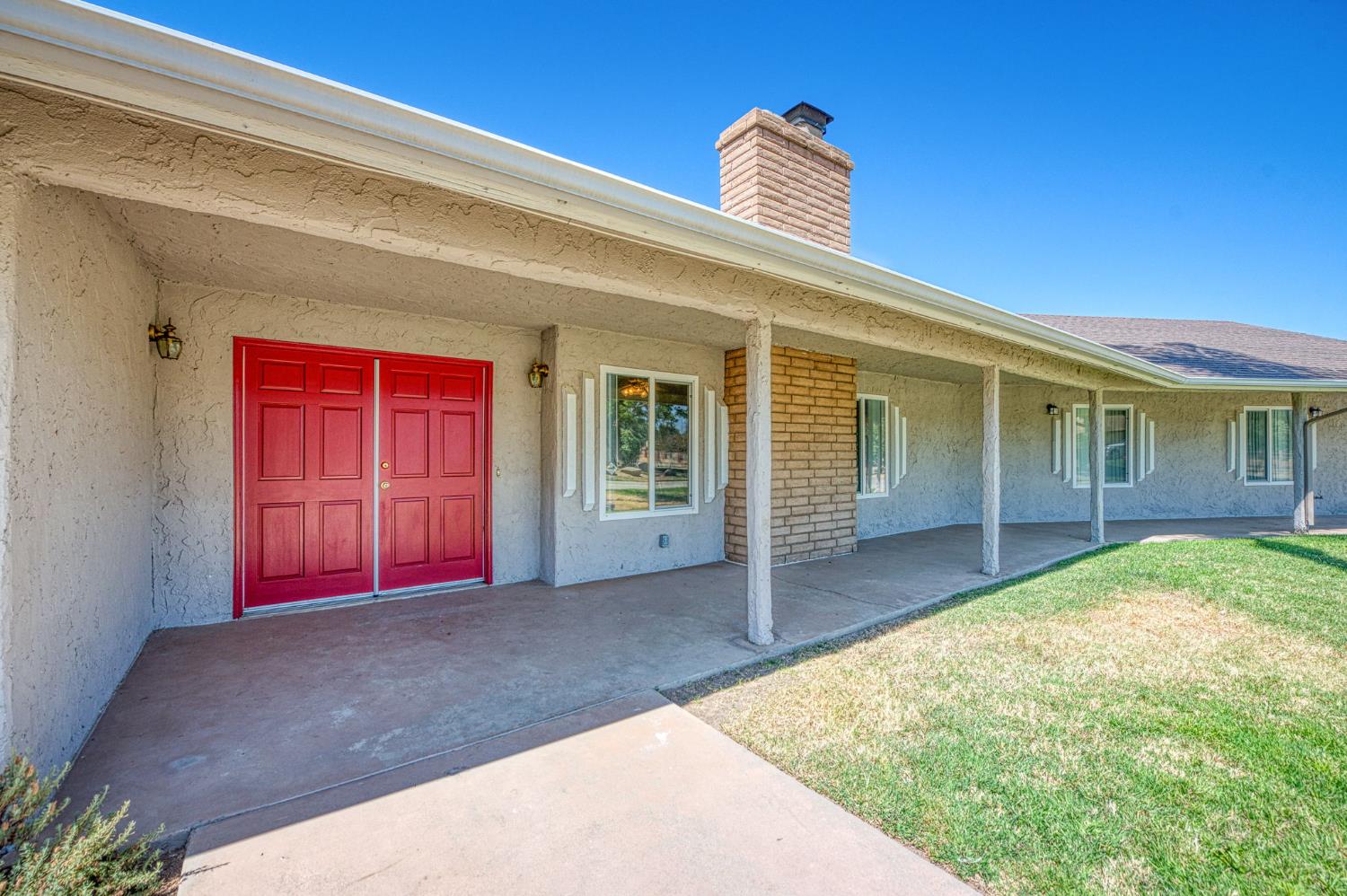 10763 E Ashlan Ave, Sanger, CA 93657