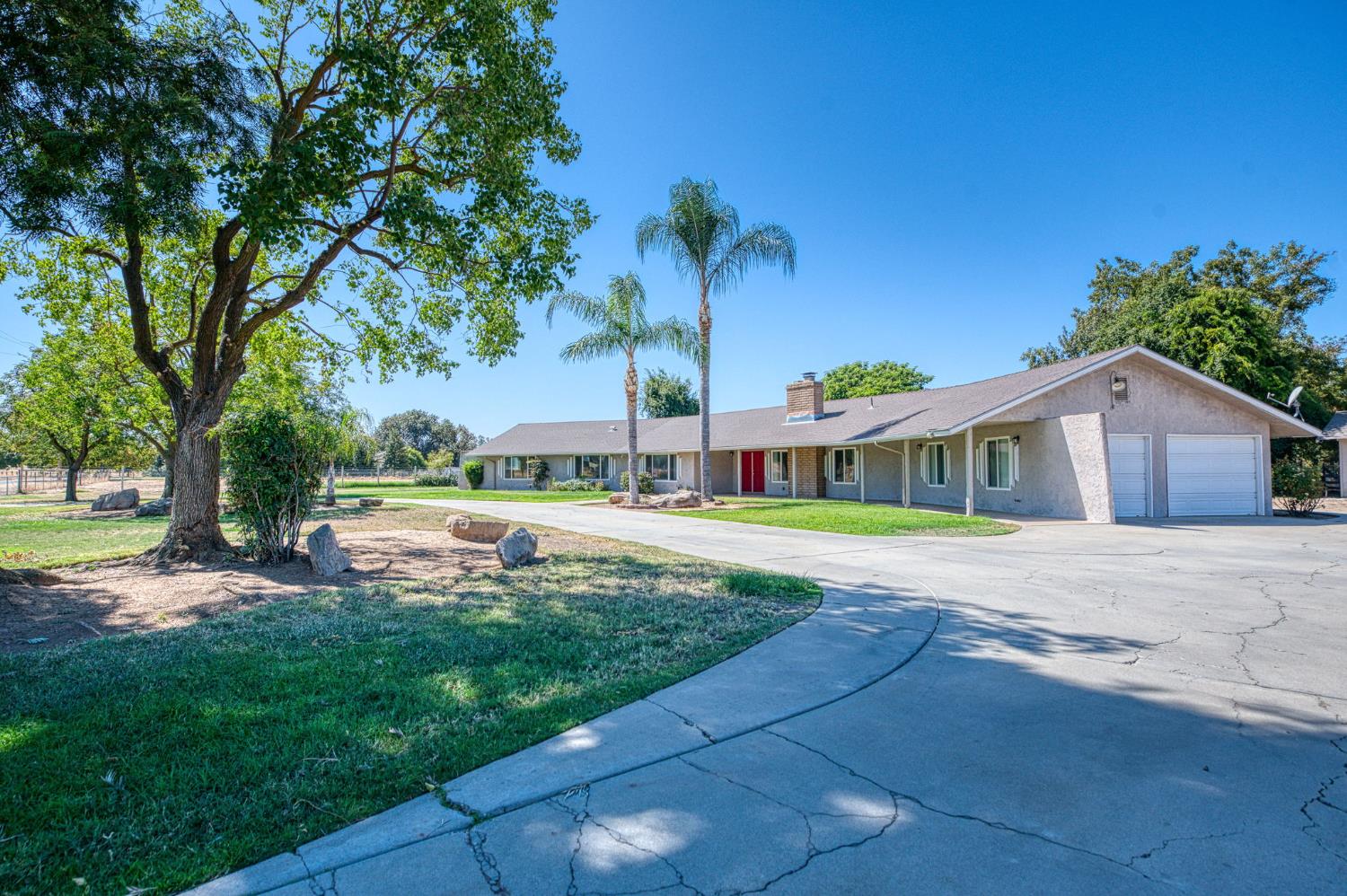 10763 E Ashlan Ave, Sanger, CA 93657