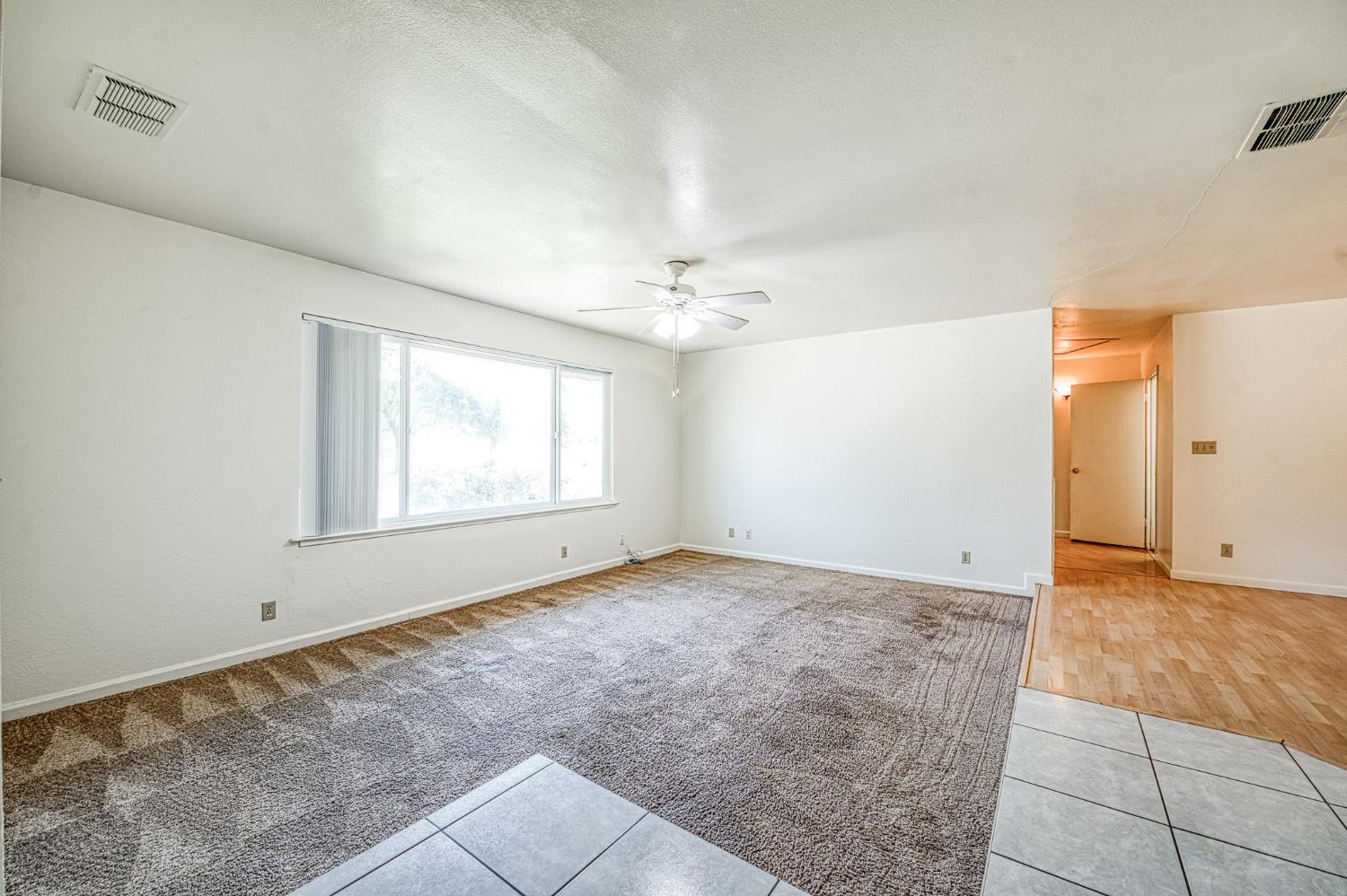 10763 E Ashlan Ave, Sanger, CA 93657