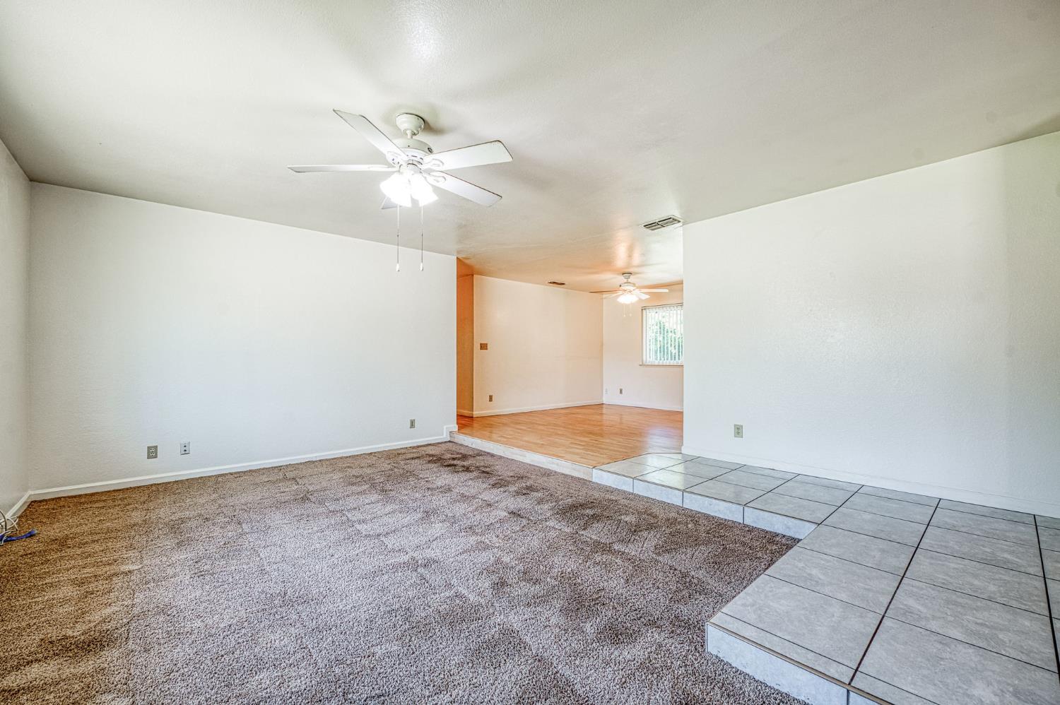 10763 E Ashlan Ave, Sanger, CA 93657