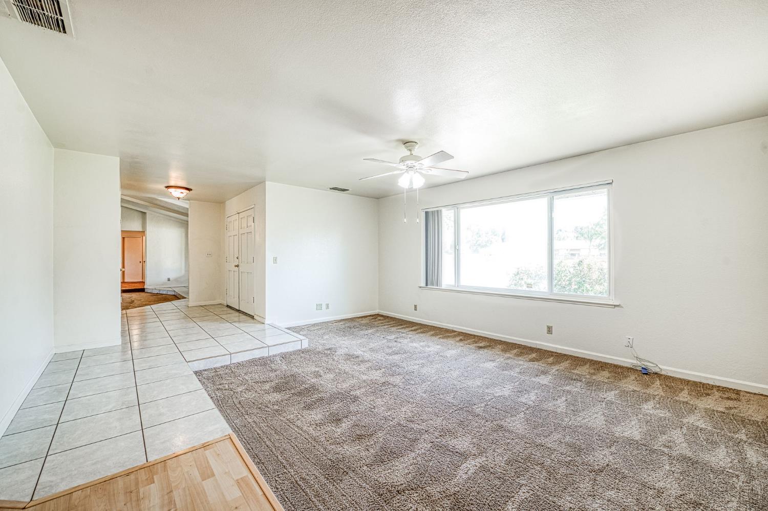 10763 E Ashlan Ave, Sanger, CA 93657