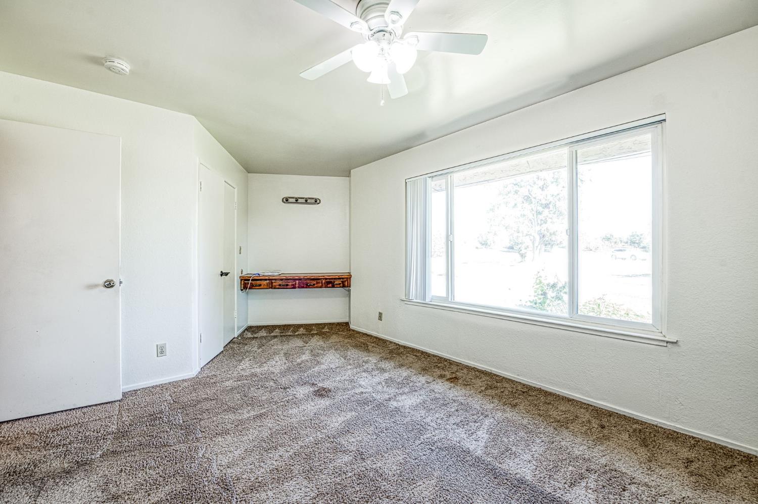 10763 E Ashlan Ave, Sanger, CA 93657
