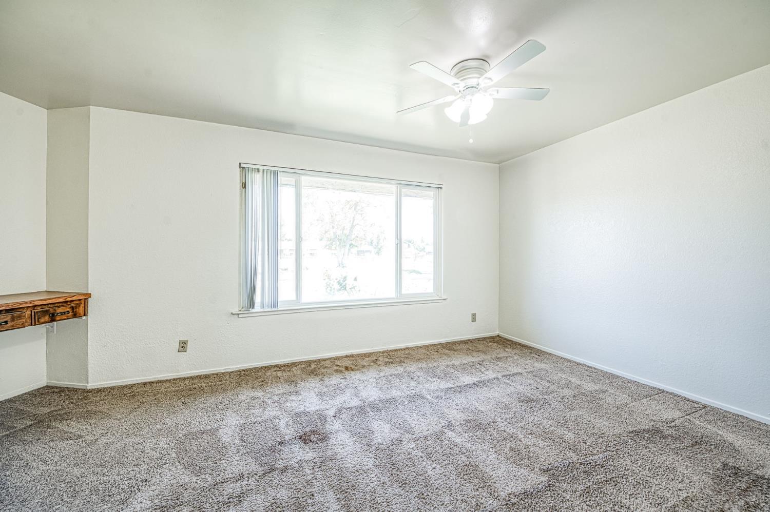 10763 E Ashlan Ave, Sanger, CA 93657