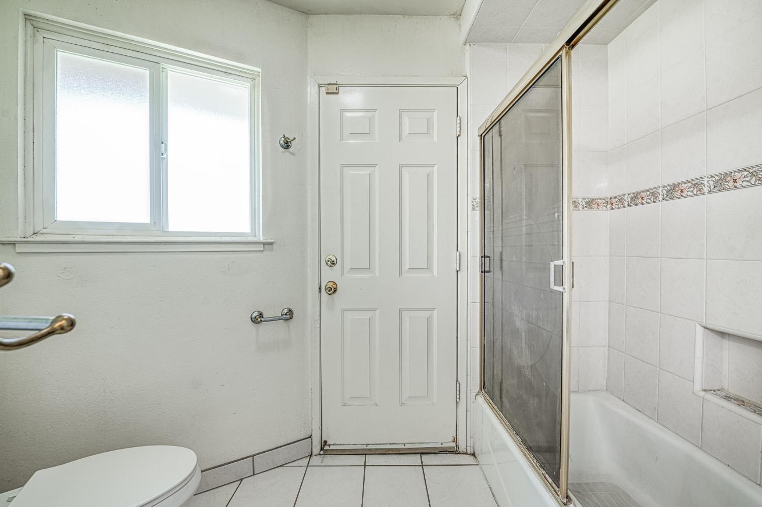 10763 E Ashlan Ave, Sanger, CA 93657