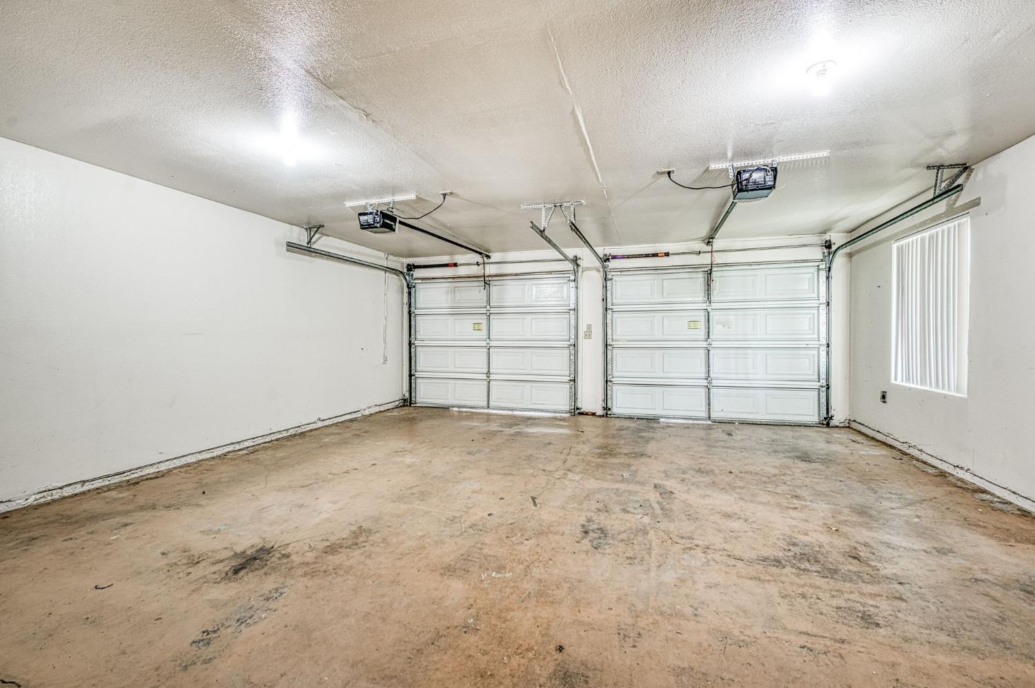 10763 E Ashlan Ave, Sanger, CA 93657