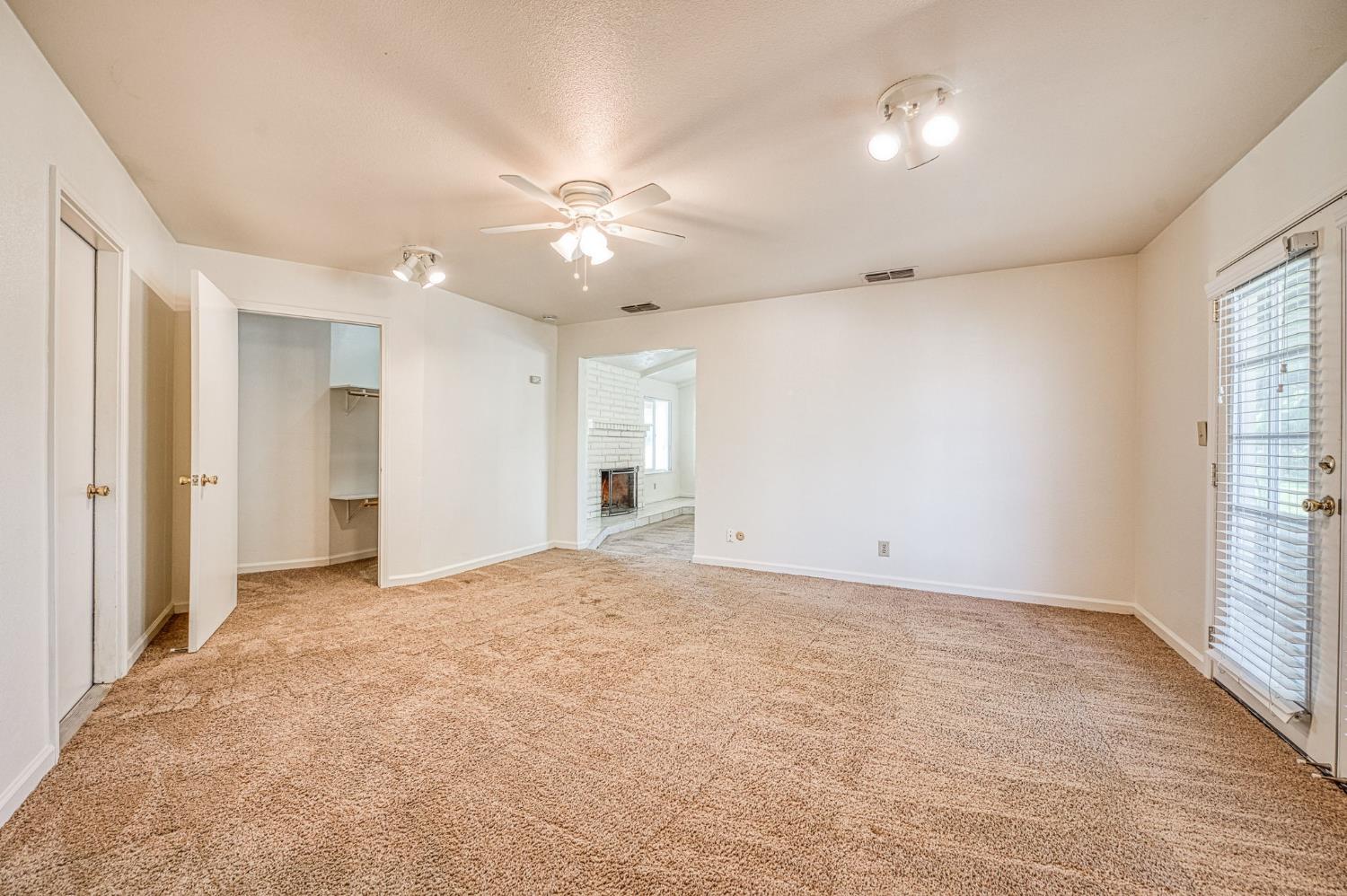 10763 E Ashlan Ave, Sanger, CA 93657