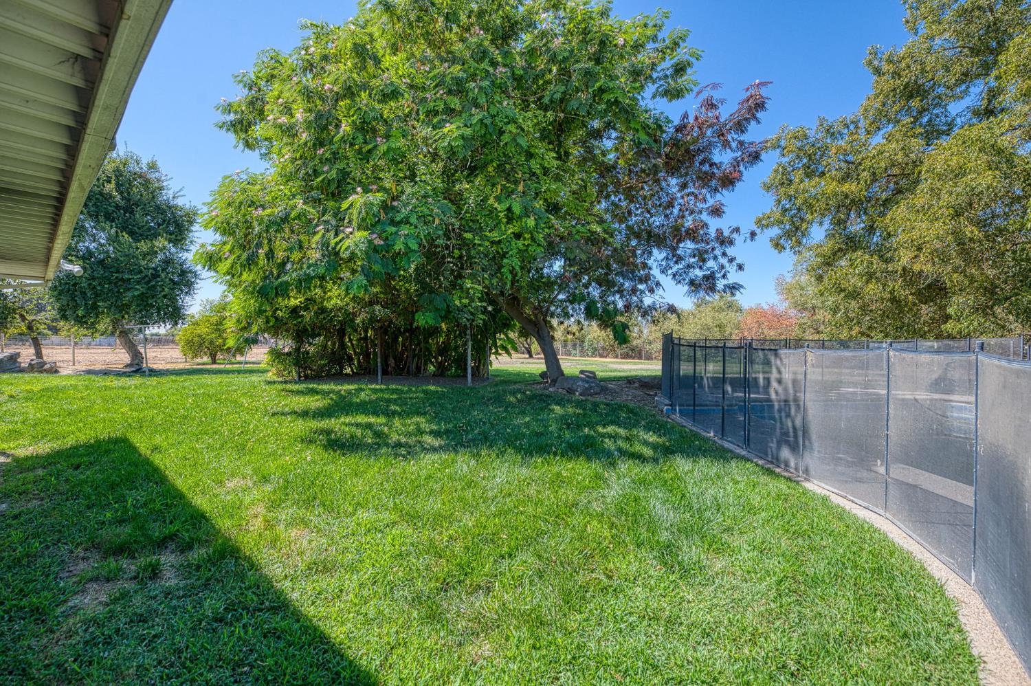 10763 E Ashlan Ave, Sanger, CA 93657