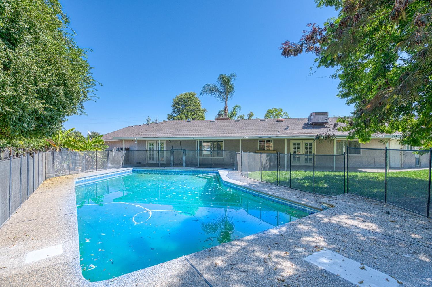 10763 E Ashlan Ave, Sanger, CA 93657