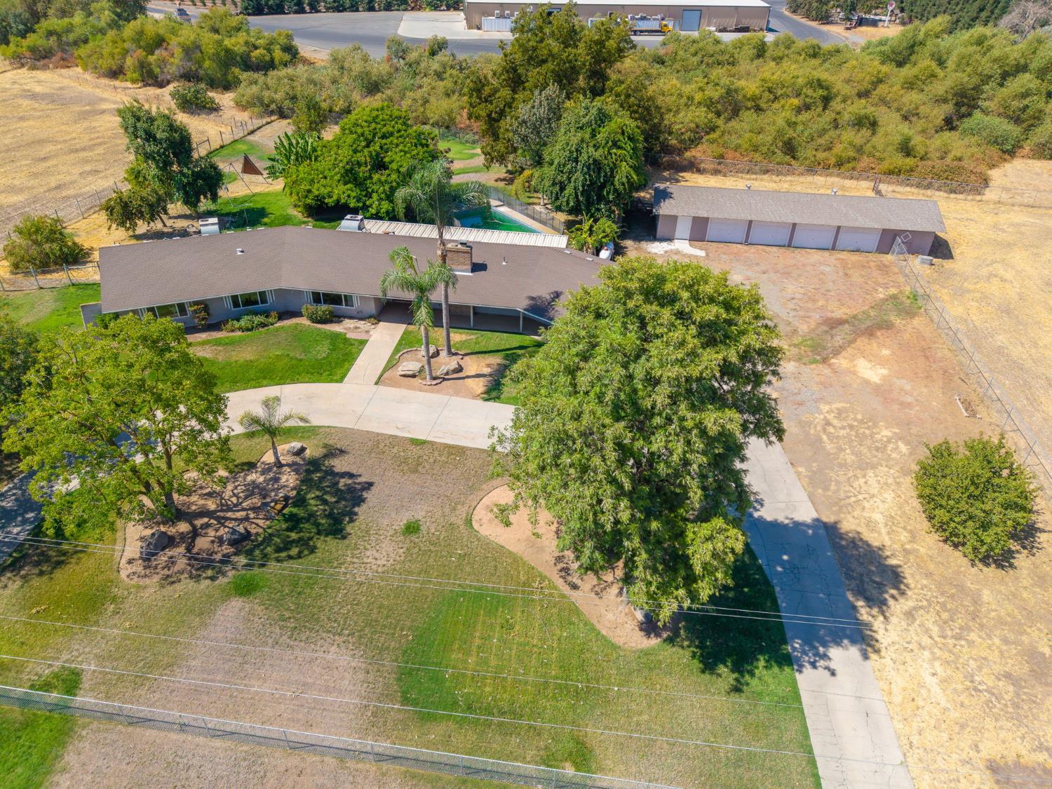 10763 E Ashlan Ave, Sanger, CA 93657