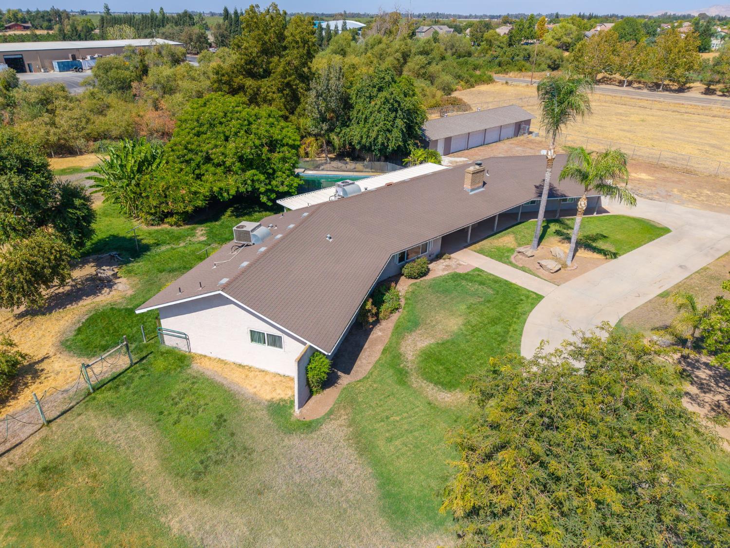 10763 E Ashlan Ave, Sanger, CA 93657