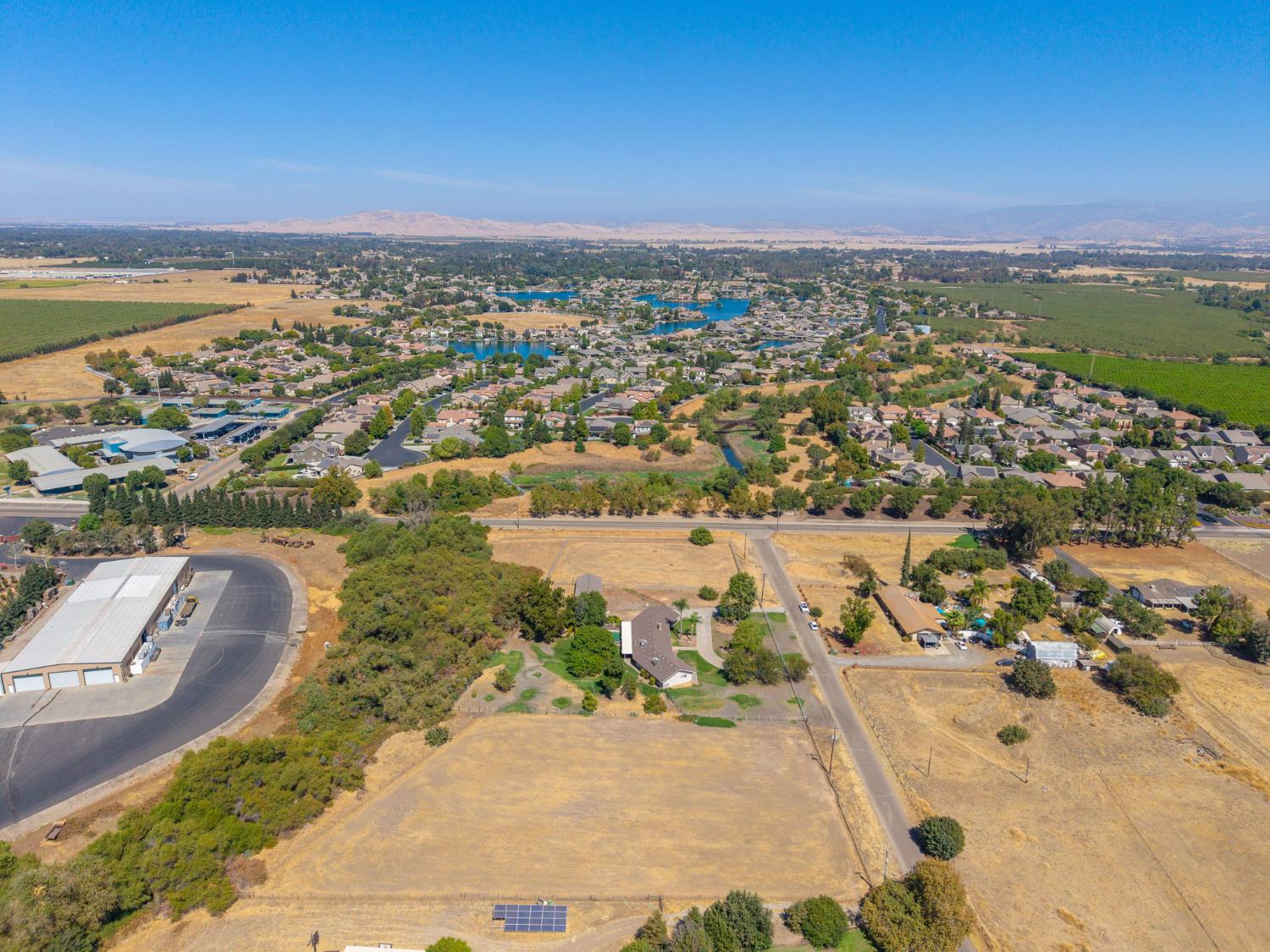 10763 E Ashlan Ave, Sanger, CA 93657