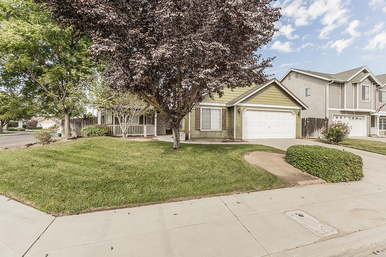 6181 N Gilroy, Fresno, CA 93722