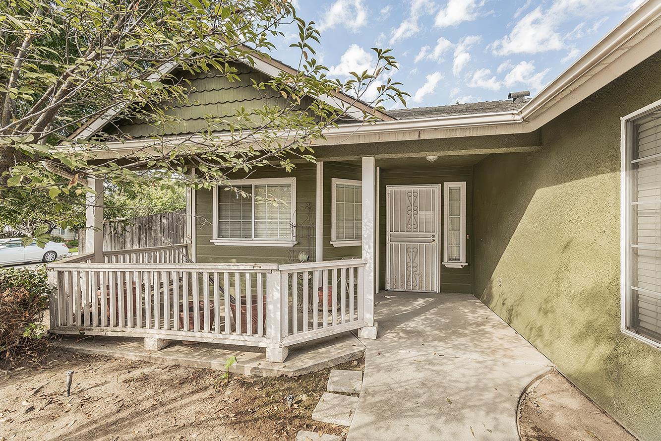 6181 N Gilroy, Fresno, CA 93722