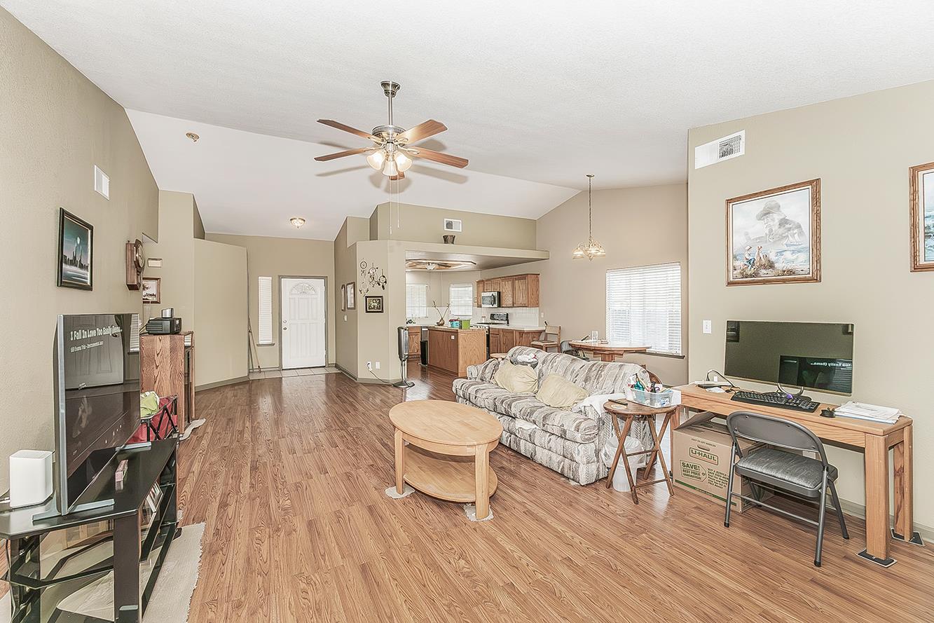 6181 N Gilroy, Fresno, CA 93722