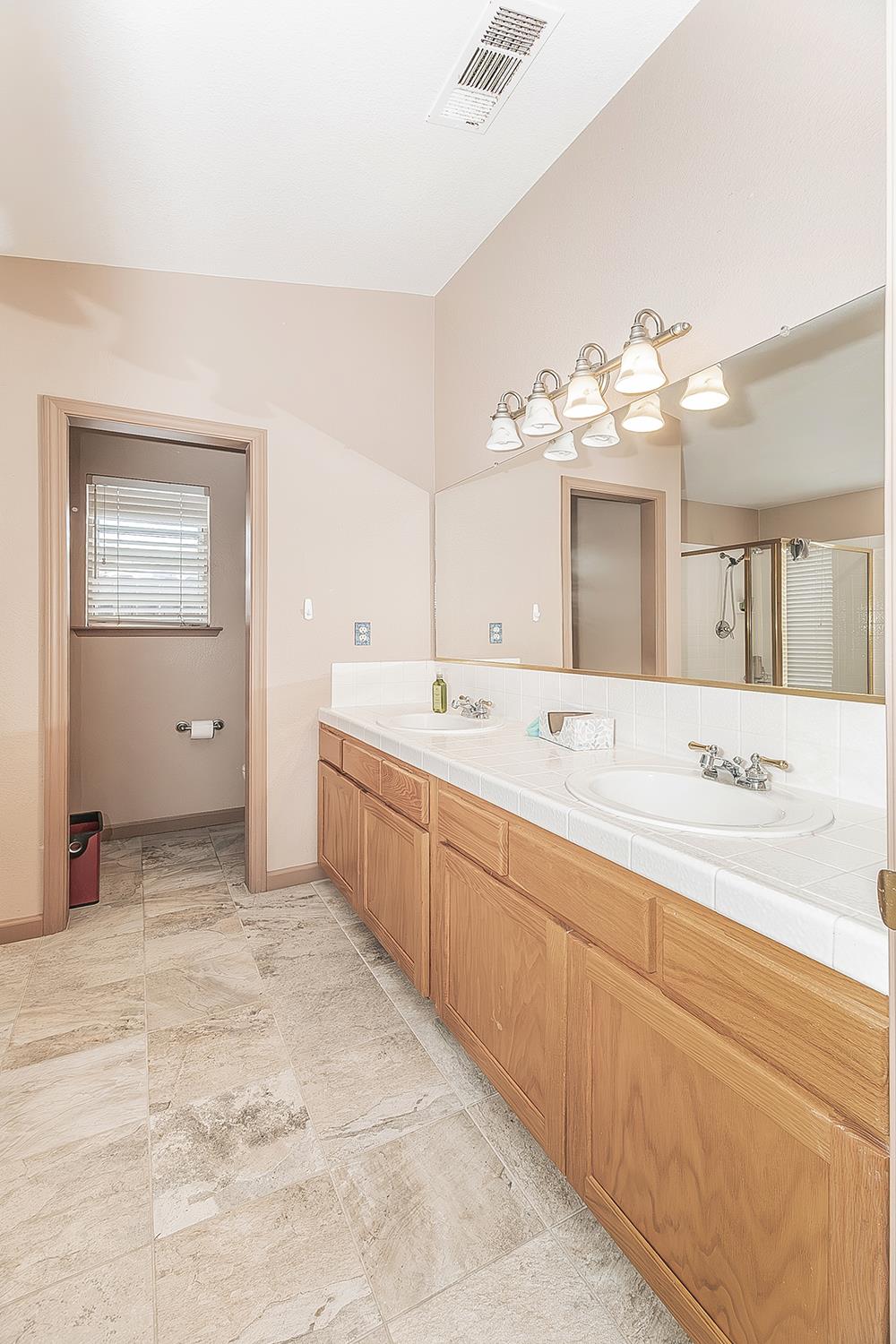 6181 N Gilroy, Fresno, CA 93722