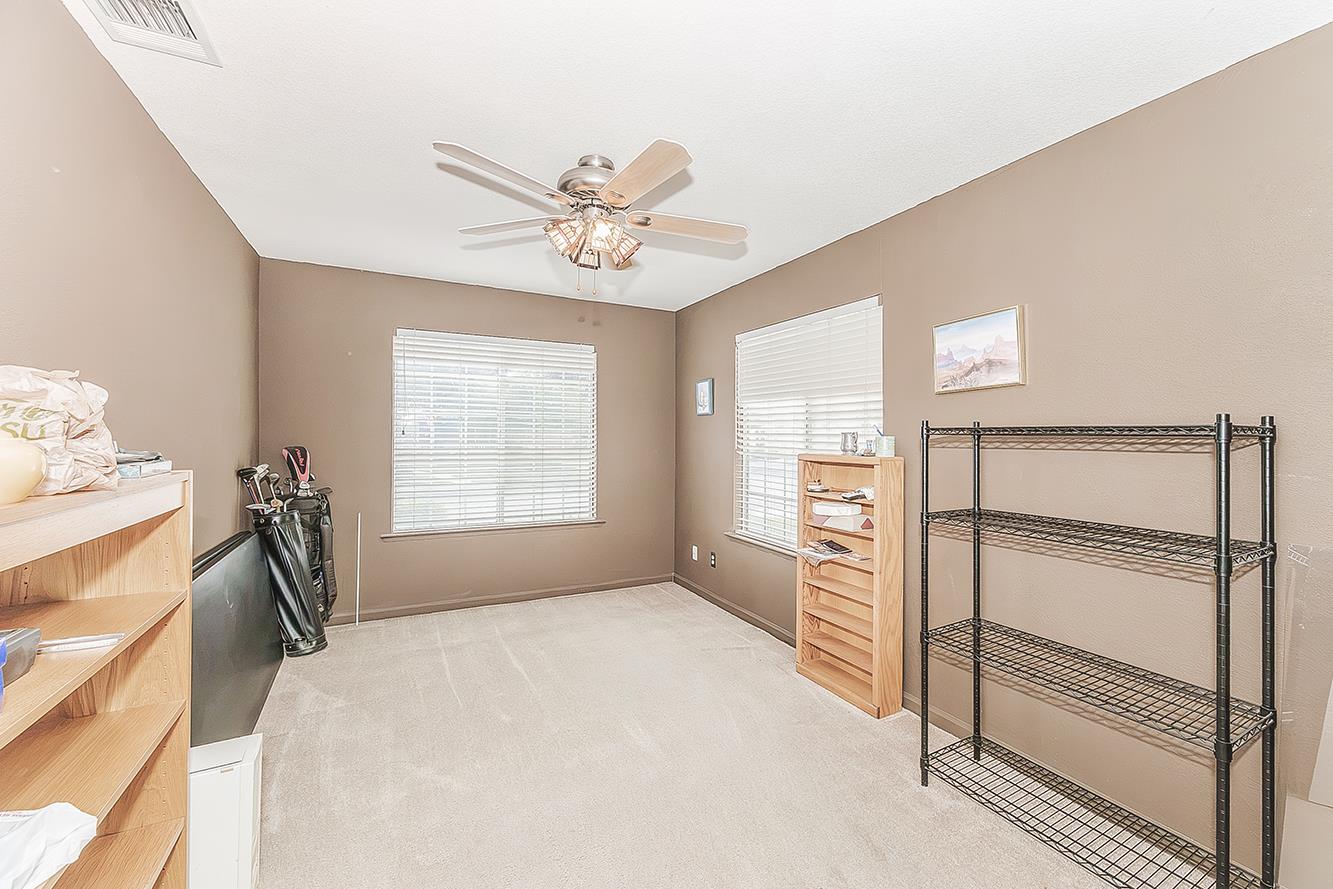 6181 N Gilroy, Fresno, CA 93722