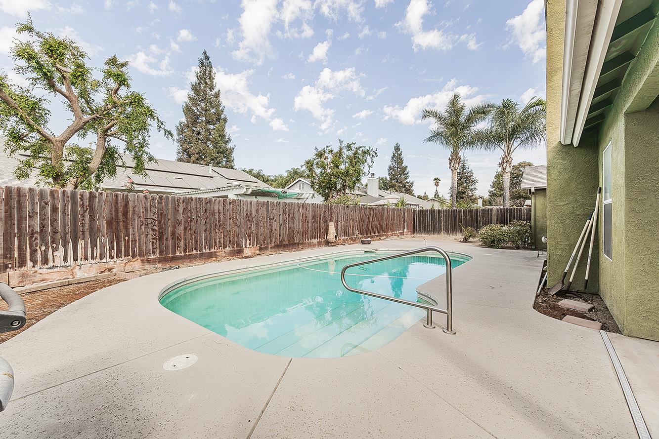6181 N Gilroy, Fresno, CA 93722