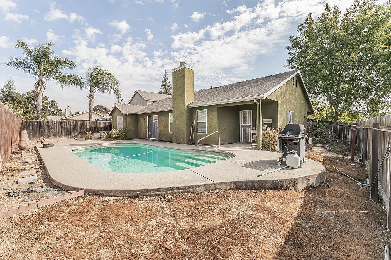 6181 N Gilroy, Fresno, CA 93722