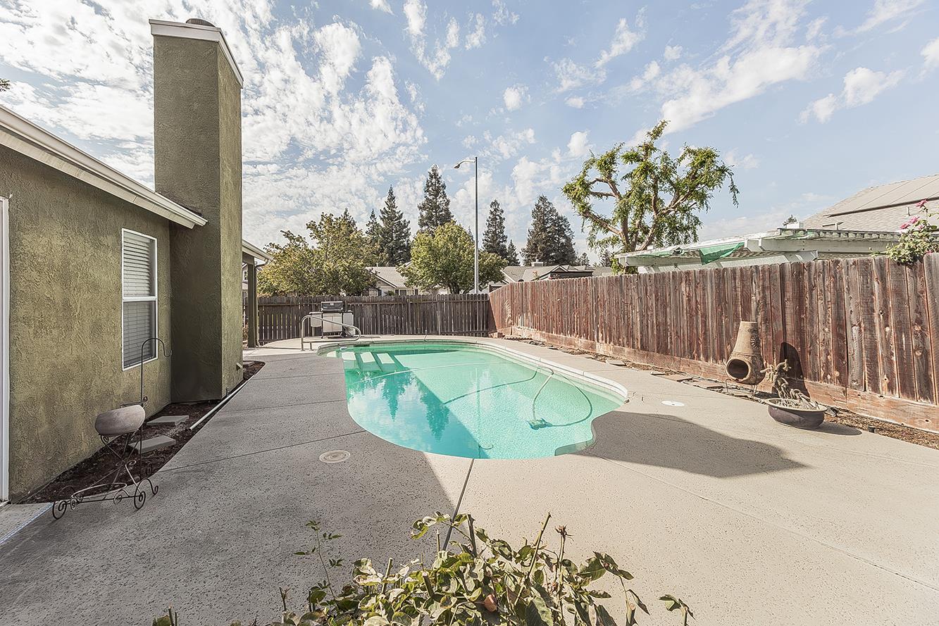 6181 N Gilroy, Fresno, CA 93722