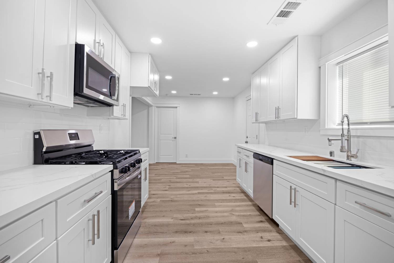 1675 E Echo, Dinuba, CA 93618