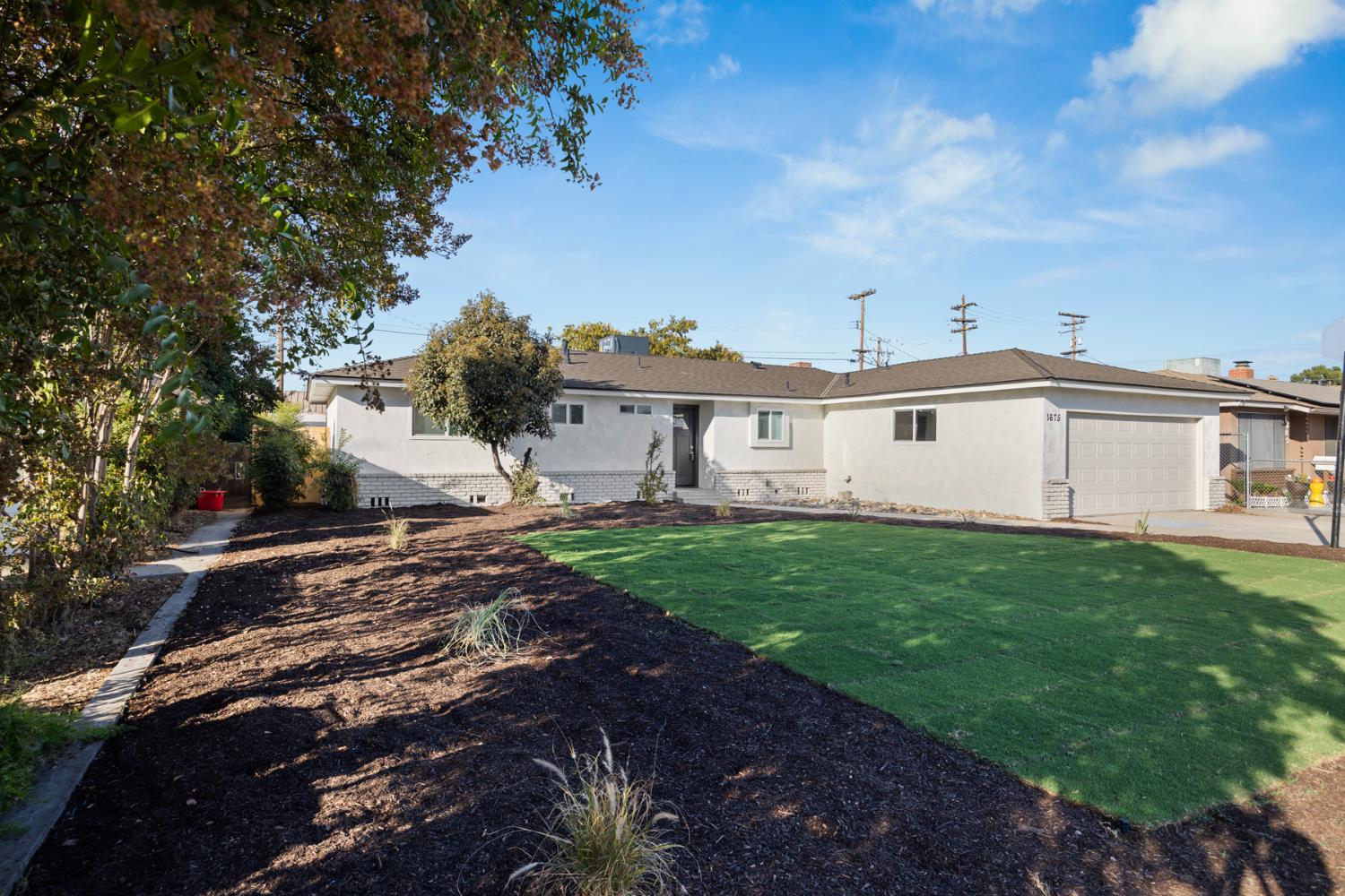1675 E Echo, Dinuba, CA 93618