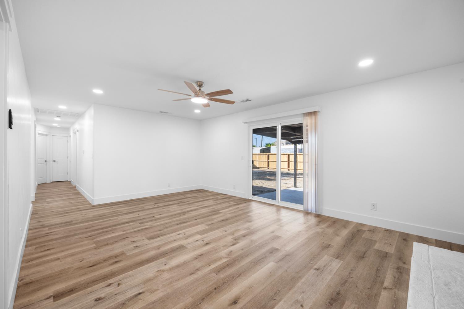 1675 E Echo, Dinuba, CA 93618